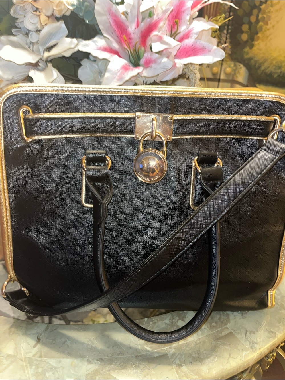 🤩🤩Michael Kors Black Satchel with Gold Trim and Lock